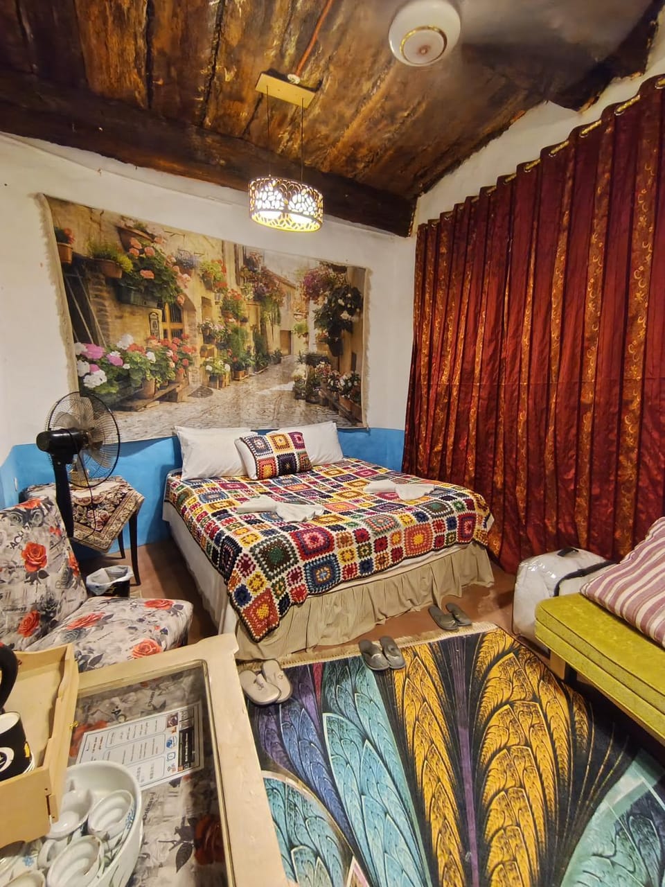Bed, Living room, Bedroom