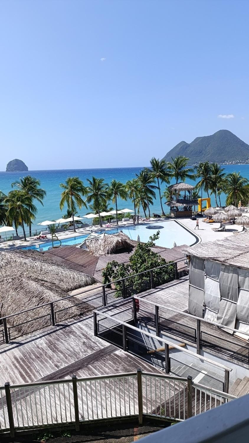 Pool view, Sea view