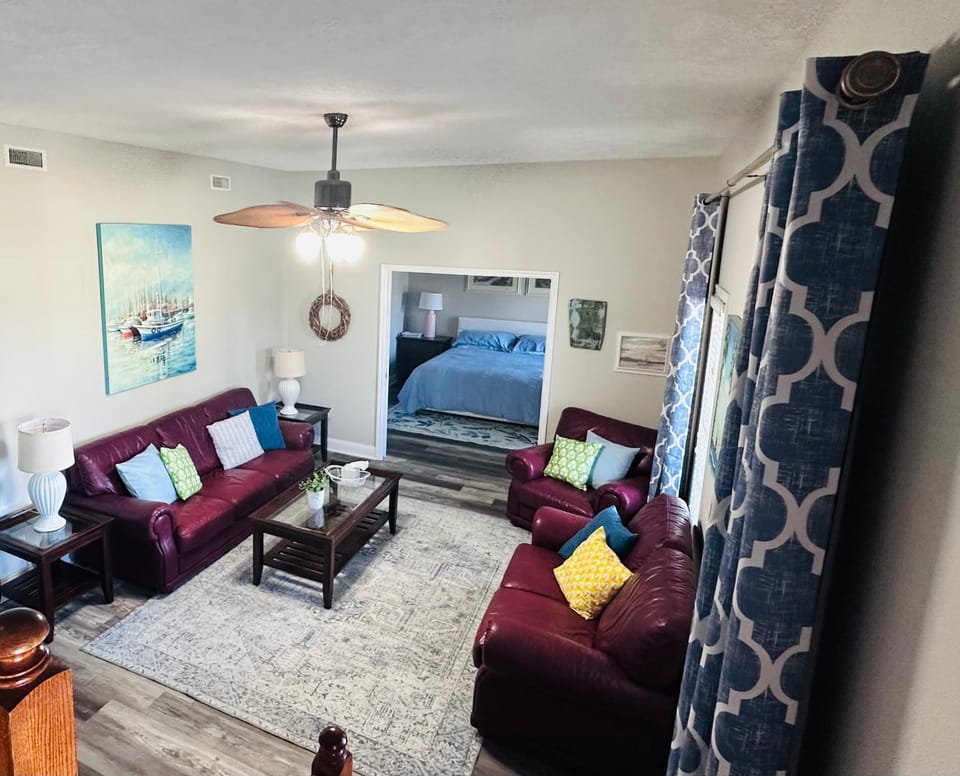 Pets welcome in a spacious 1 bedroom with a fenced in backyard and treadmill House in Emerald Isle