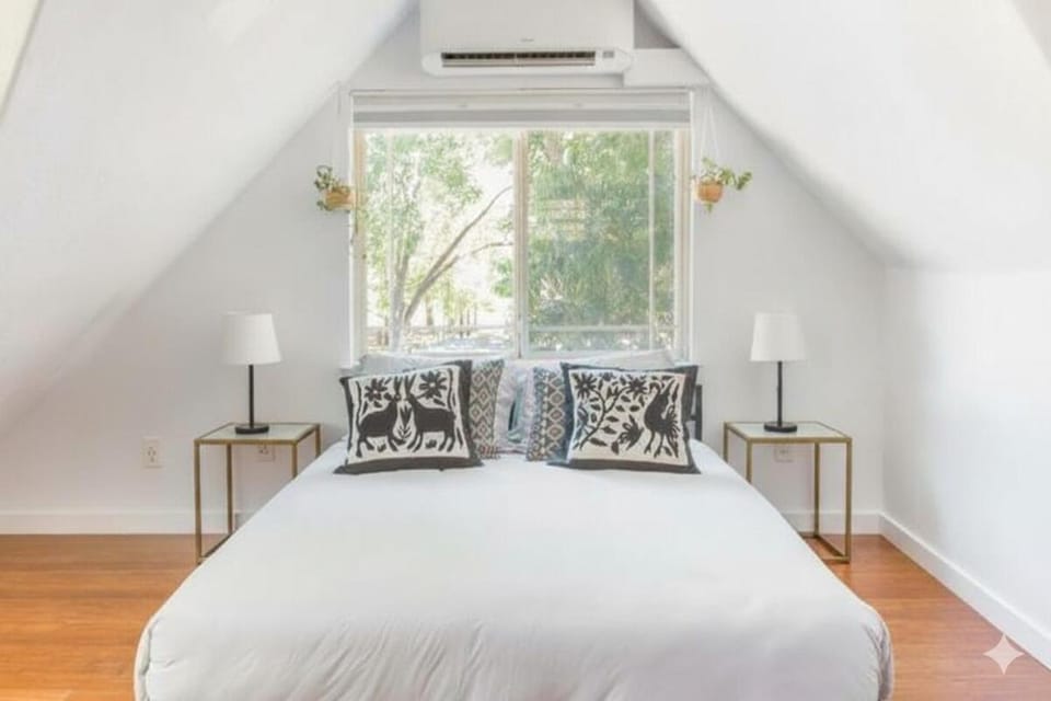 Light-Filled Loft near Lady Bird Lake Apartment in Austin