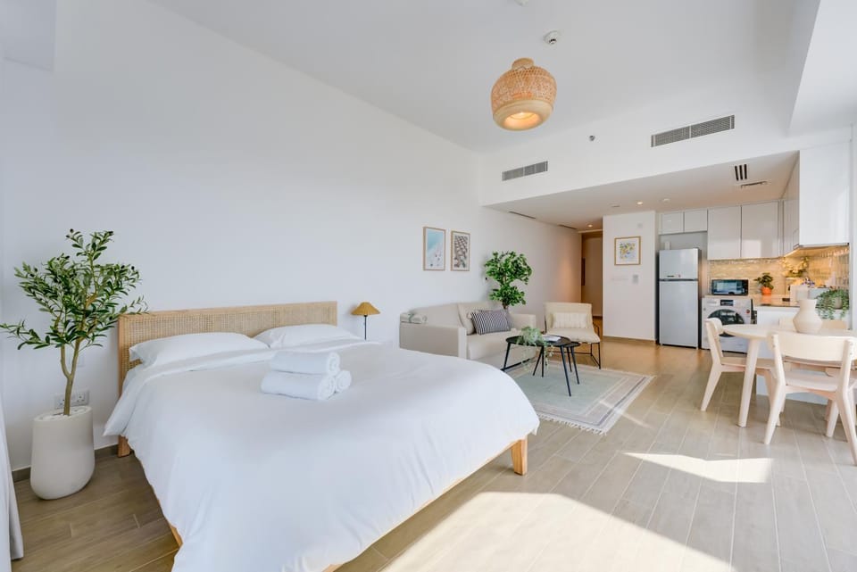 Bed, Kitchen or kitchenette, Living room, Photo of the whole room, Seating area, Dining area, Bedroom, oven