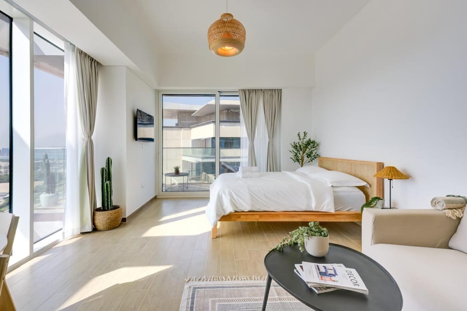 Bed, TV and multimedia, Living room, Seating area, Bedroom, towels