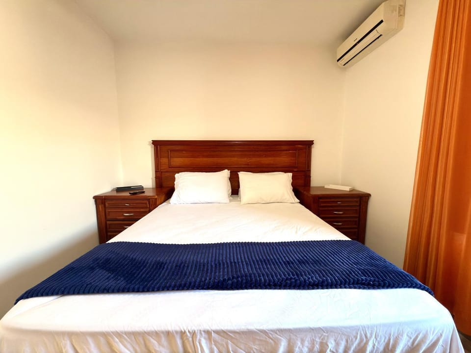 Bed, Photo of the whole room, Bedroom, air conditioner