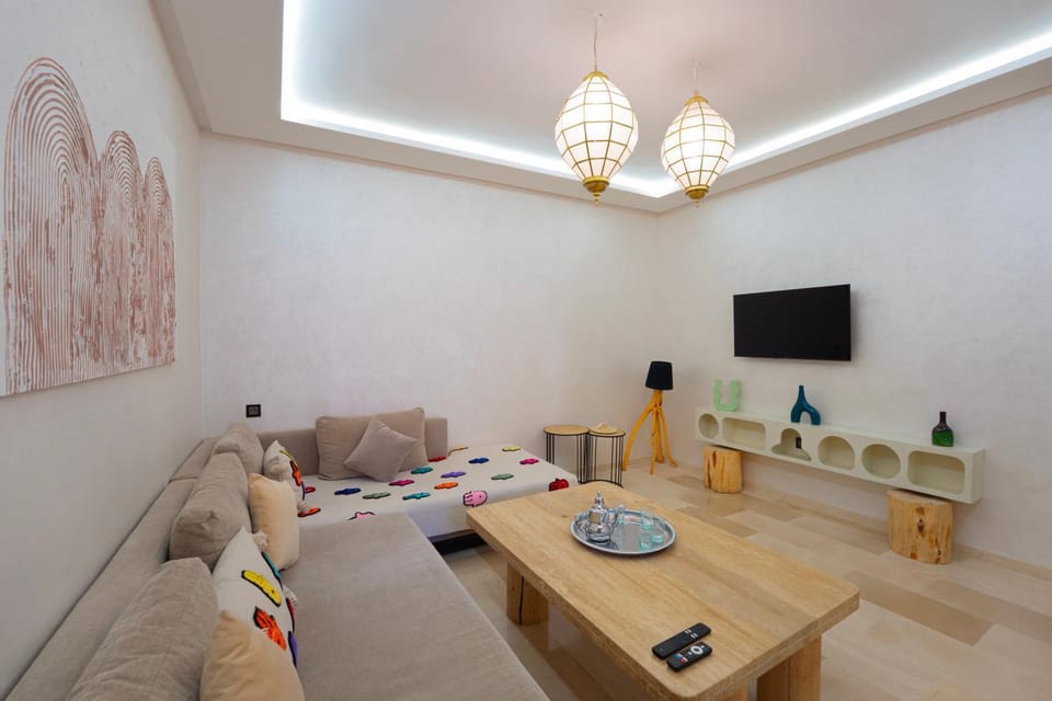 TV and multimedia, Living room, Decorative detail