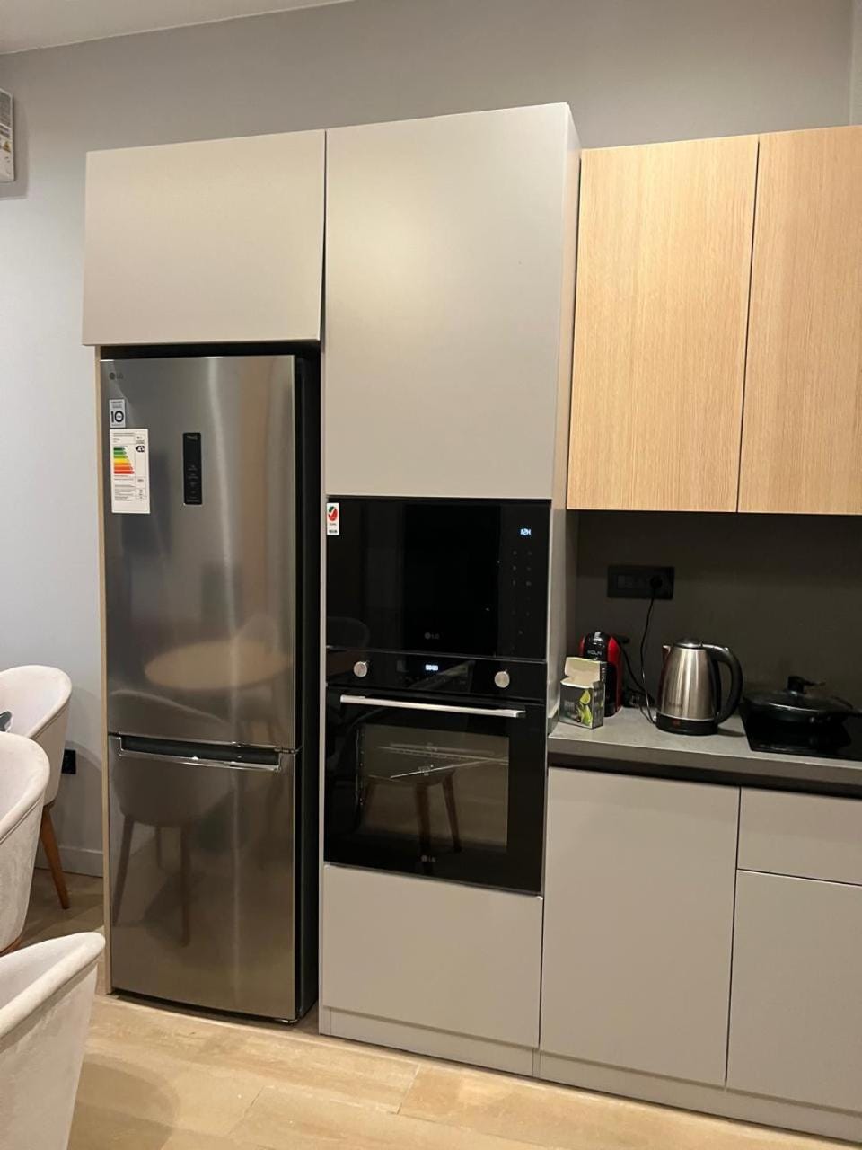 Coffee/tea facilities, Kitchen or kitchenette, minibar, oven, stove