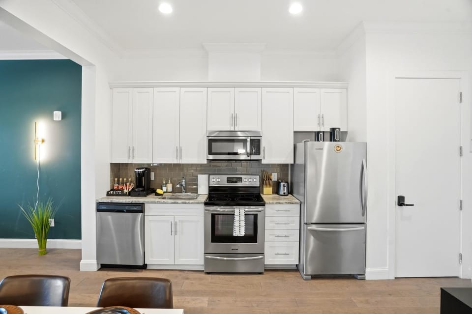 Coffee/tea facilities, Kitchen or kitchenette, dishwasher, oven, pet friendly, stove, toaster