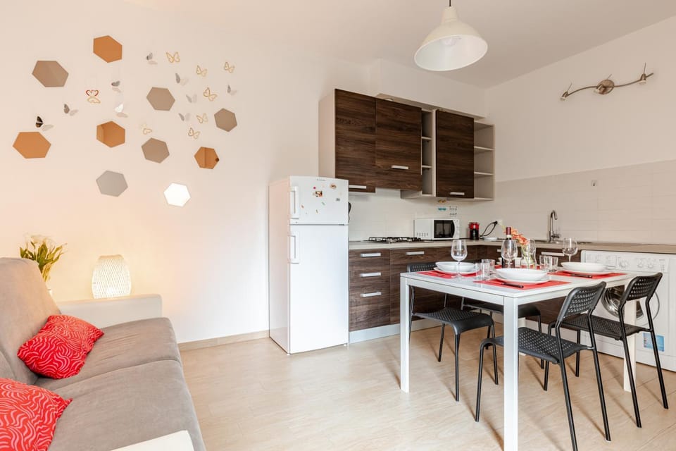 Kitchen or kitchenette, Living room, Seating area, Dining area, stove
