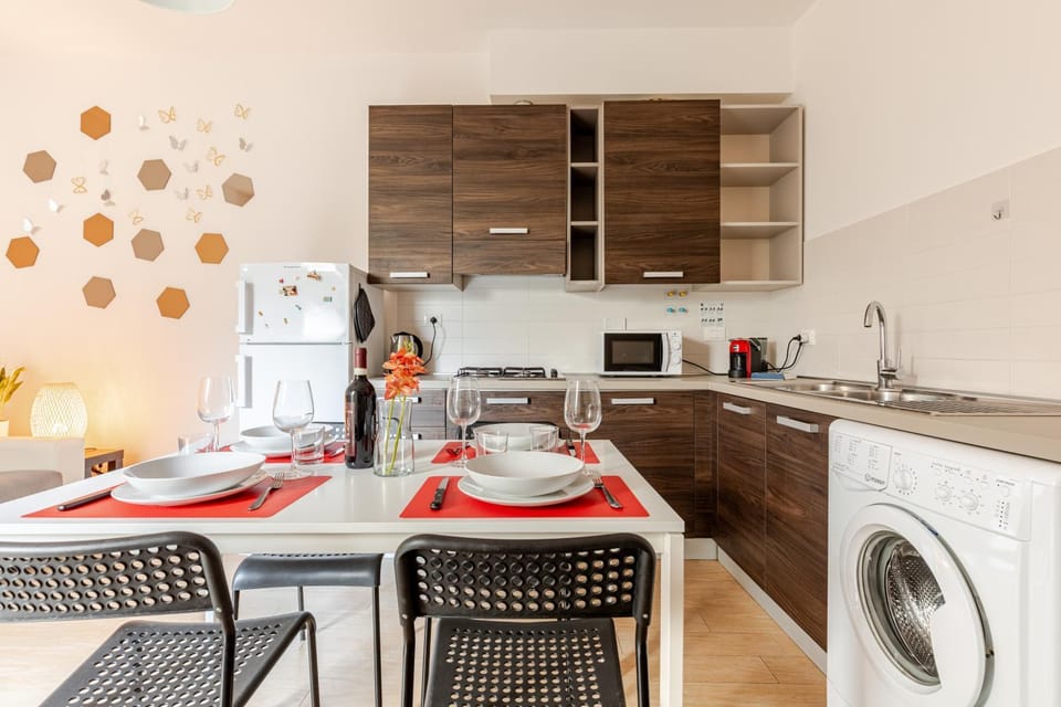 Kitchen or kitchenette, Dining area, stove, washing machine