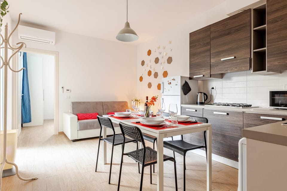Kitchen or kitchenette, Living room, Seating area, Dining area, stove