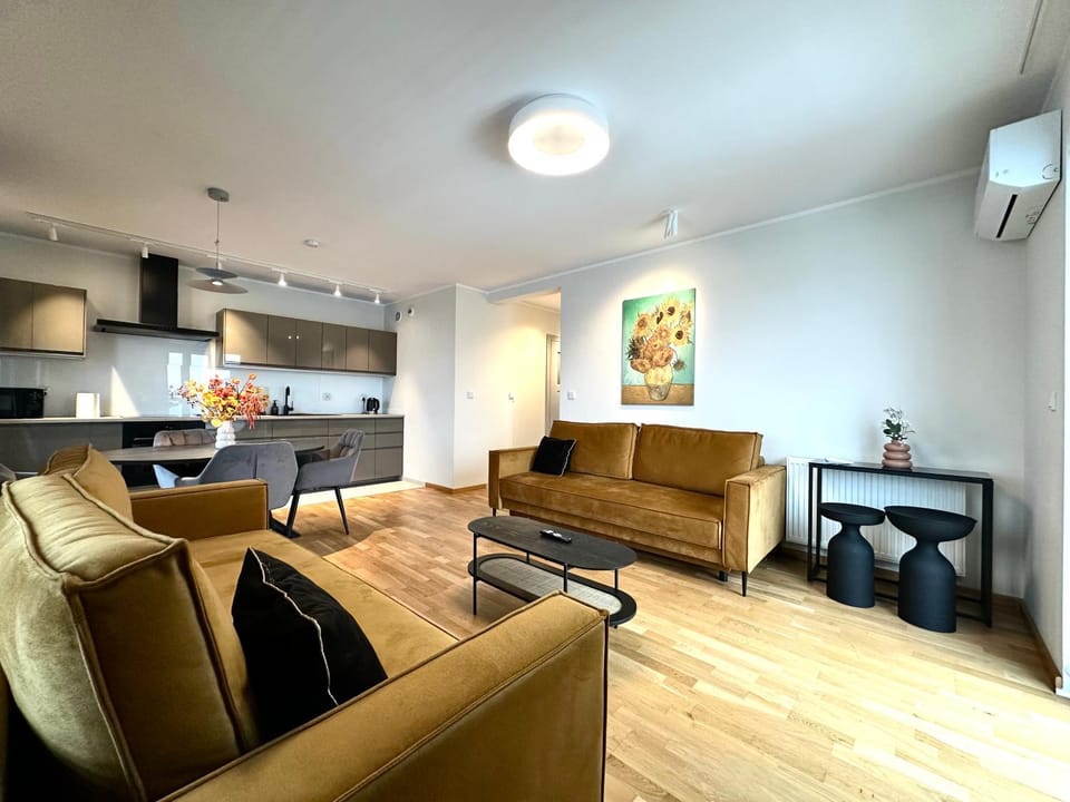 Madalińskiego Apt 25 - Balcony & Lift - 700m Main Station Apartment in Wroclaw
