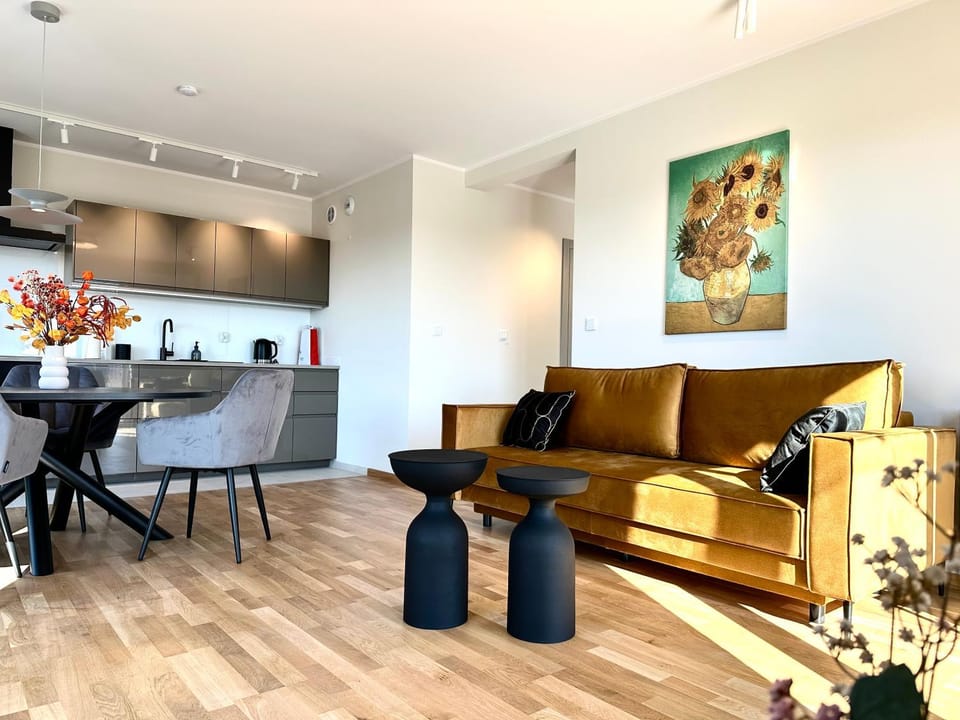 Madalińskiego Apt 25 - Balcony & Lift - 700m Main Station Apartment in Wroclaw