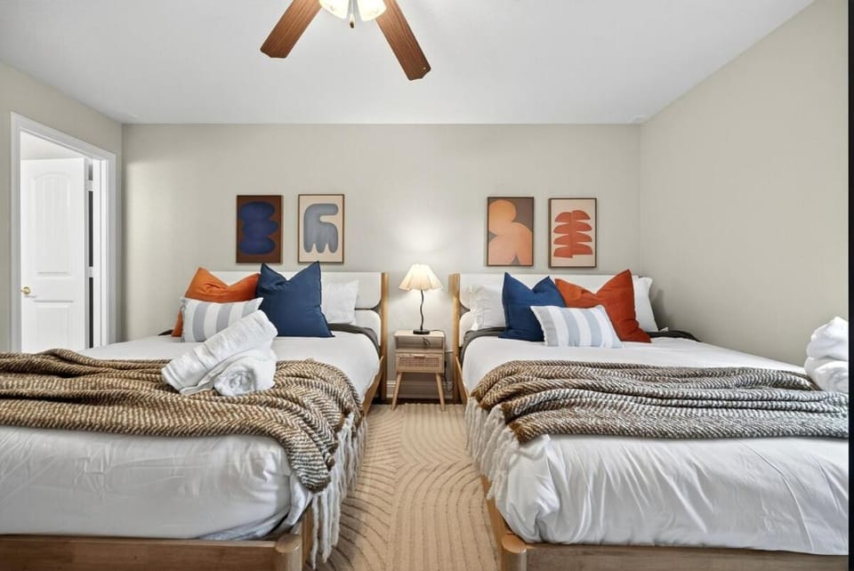 Bed, Photo of the whole room, Bedroom