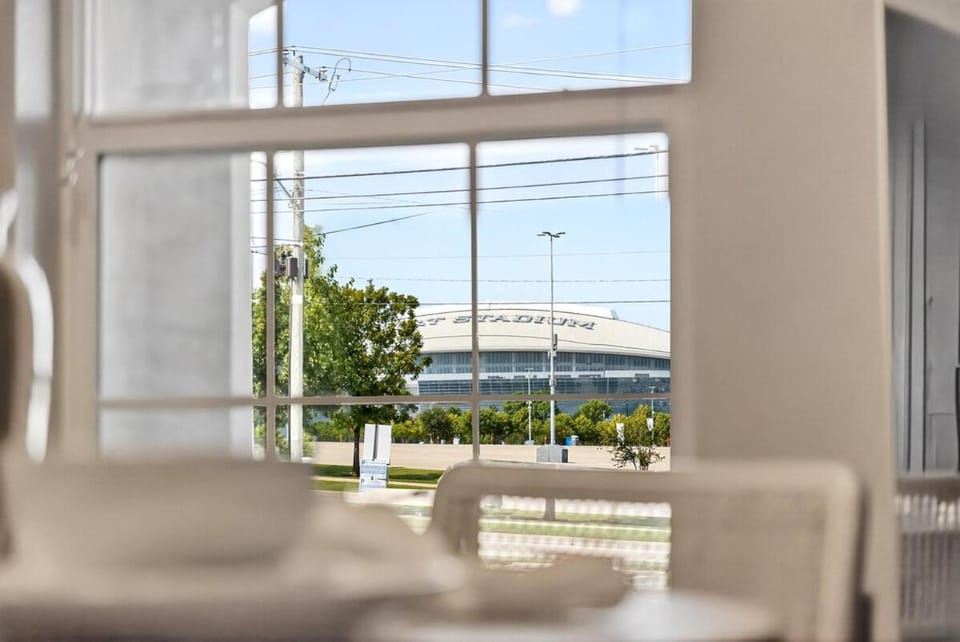 Seating area, Dining area, Landmark view, Landmark view