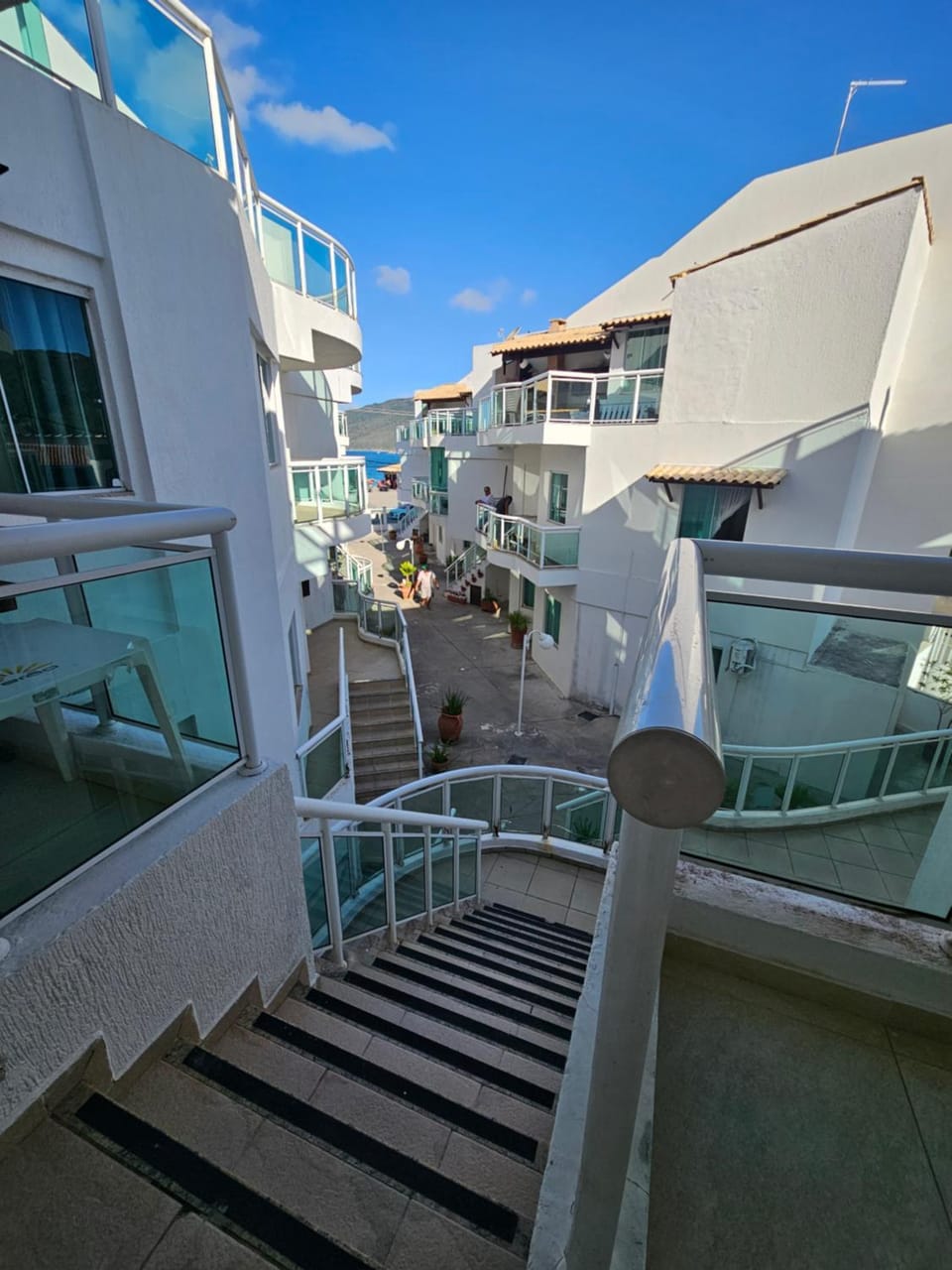Property building, Day, Balcony/Terrace
