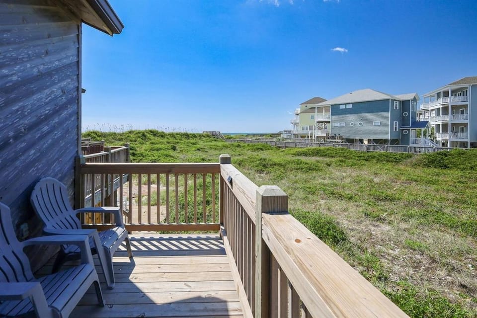 Ocean and Sound Views, Beach Access -Villa On The Blue Apartment in North Topsail Beach