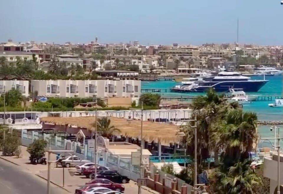 Nearby landmark, Day, Natural landscape, Activities, Beach, City view, Lake view, River view, Sea view, Location, Parking