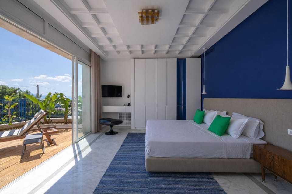 Bed, TV and multimedia, Balcony/Terrace, Photo of the whole room, Bedroom, wardrobe