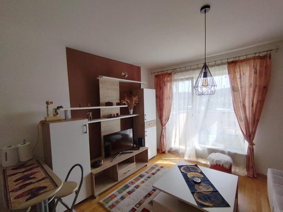 TV and multimedia, Photo of the whole room, wardrobe