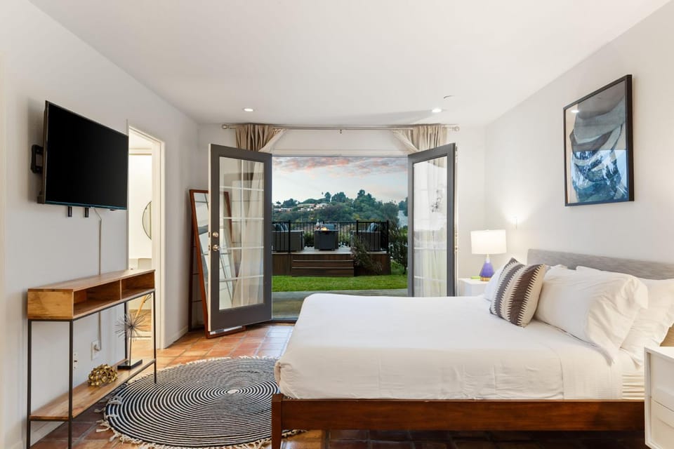 Ocean View Retreat Firepit & Spacious Yard House in La Jolla