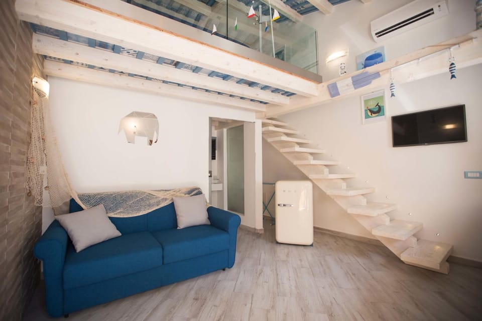 Shower, Toilet, Patio, Bathroom, TV and multimedia, Kitchen or kitchenette, Living room, Dining area, Bedroom