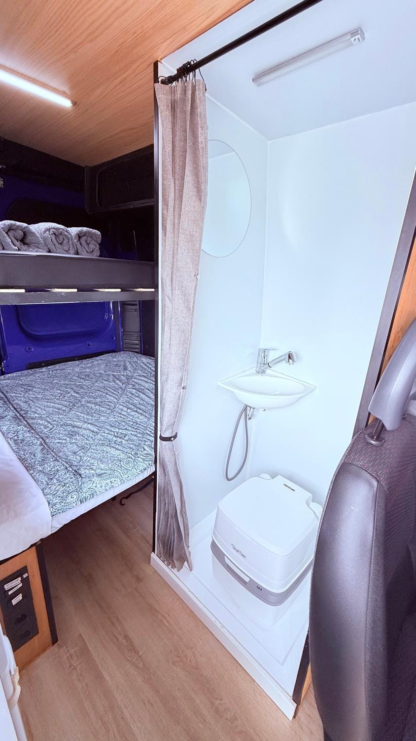 Caravana Poço Bispo 2 Campground/ 
RV Resort in Lisbon