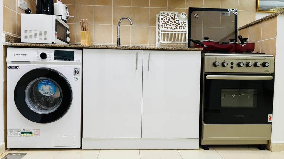 Kitchen or kitchenette, oven, stove, washing machine