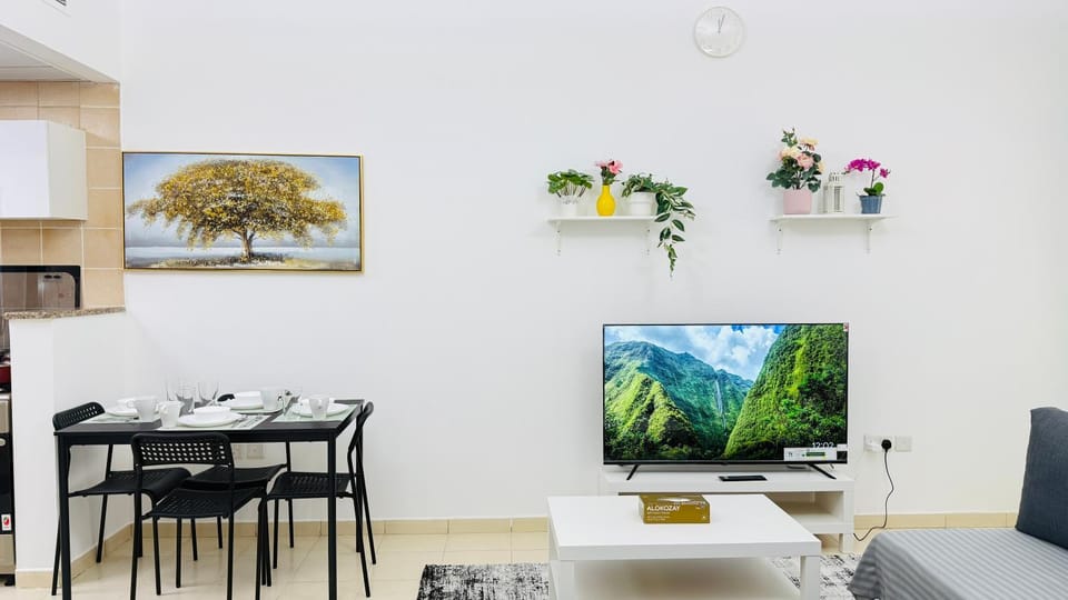 Communal lounge/ TV room, TV and multimedia, Kitchen or kitchenette, Seating area, Dining area