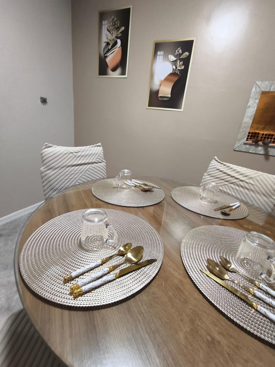 Food and drinks, Dining area, Food