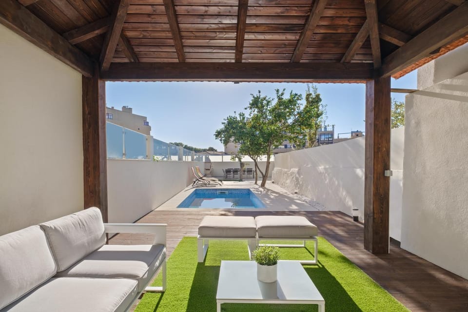 Pool view, Swimming pool, sunbed