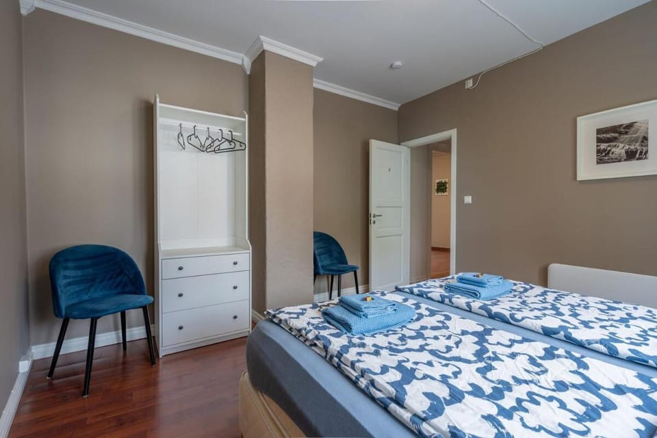 Big, Bright & Beautiful - with 6 Large Bedrooms Apartment in Bergen
