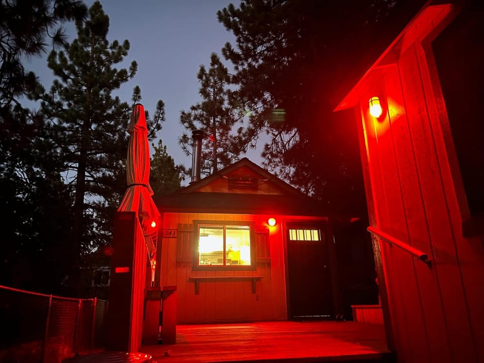 Sugar Suites Cozy Cabin Retreat Near Big Bear Cabin in Southern California