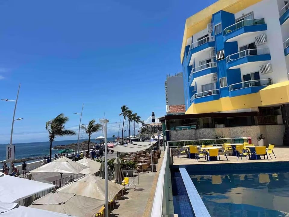 Lindo Studio ao Lado do Farol da Barra - Cozinha, Ar, Smart TV, Camareira, Psicina Apartment in Salvador