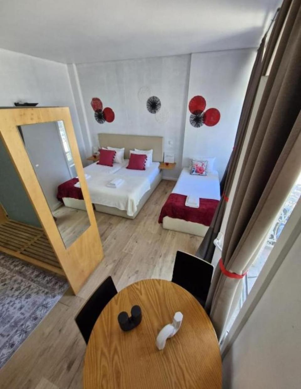 Gray Red Porto Apart Apartment in Porto