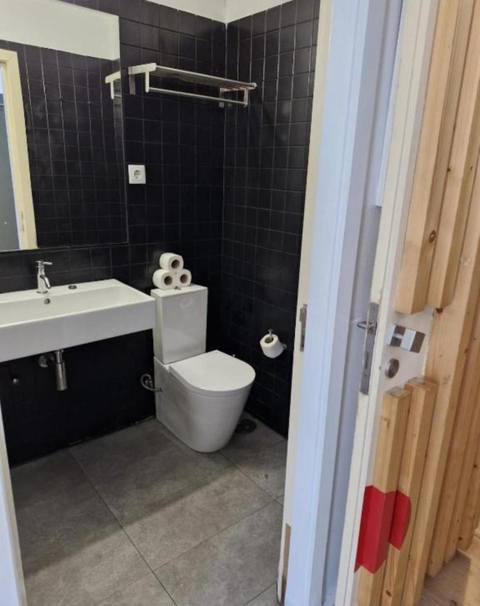 Gray Red Porto Apart Apartment in Porto