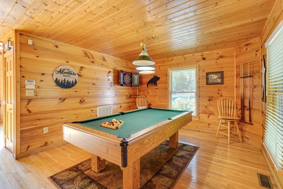 Hot Tub & Game Area: Rustic Cabin 5 Mi to GSMNP Cabin in Gatlinburg