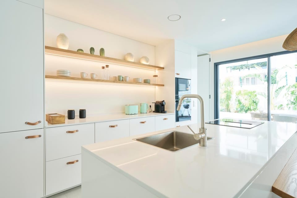Coffee/tea facilities, Kitchen or kitchenette, Dining area, toaster