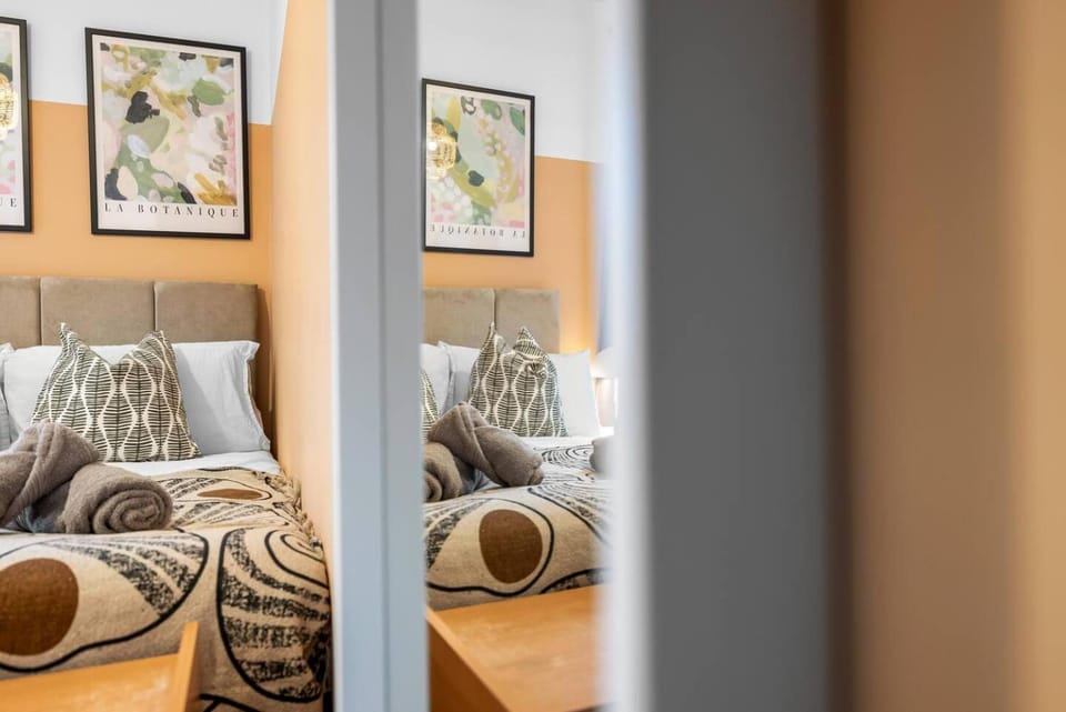 Aylesbury House 3 En-suite Bedrooms Parking Pets House in Portsmouth