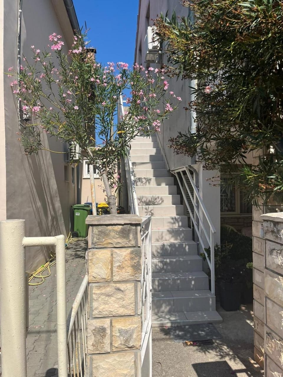 Location, children, Family