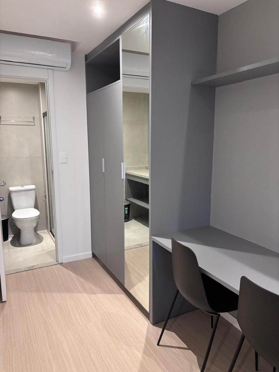 Toilet, Seating area