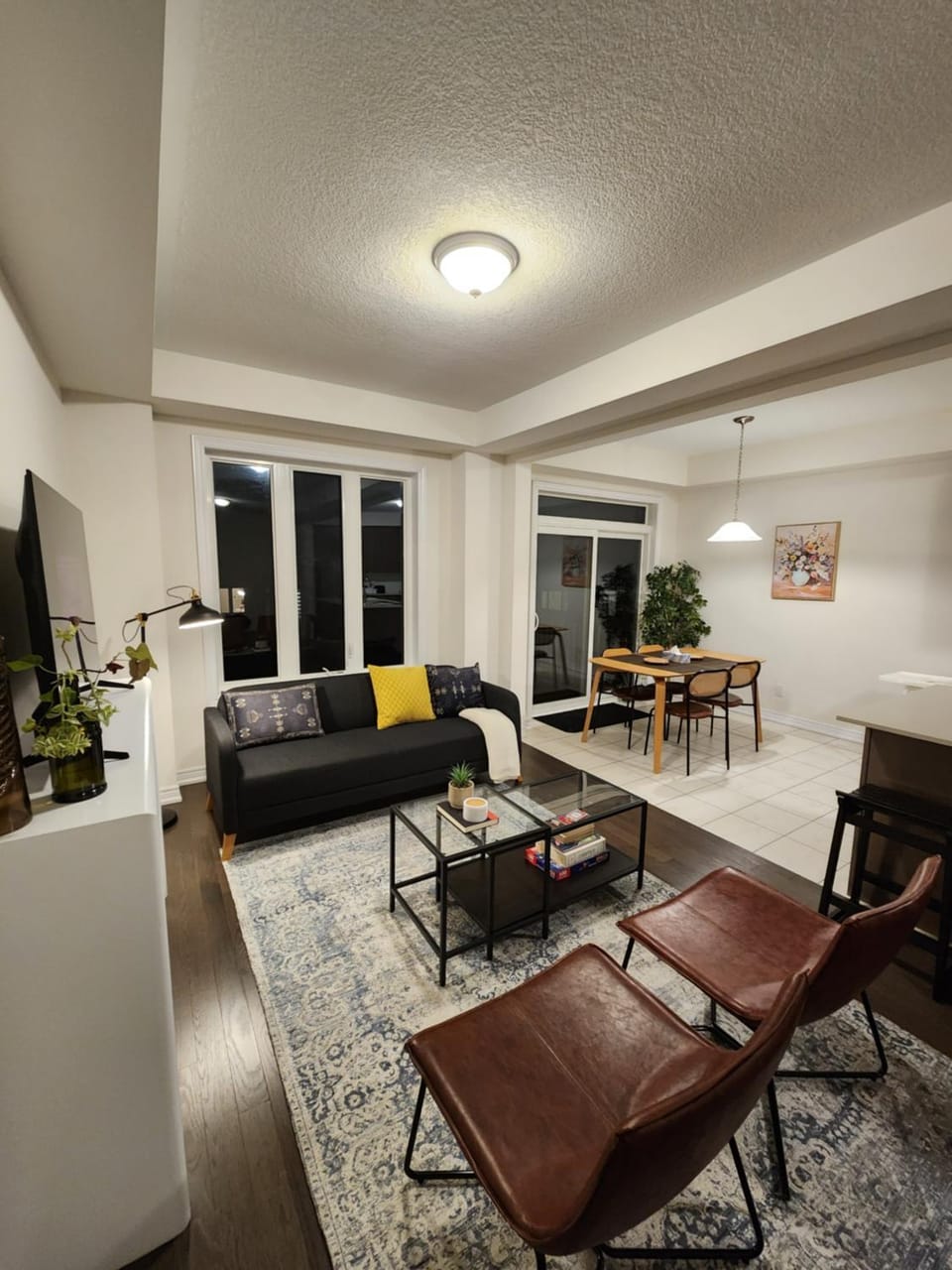 Cozy Home for 10 people House in Kitchener
