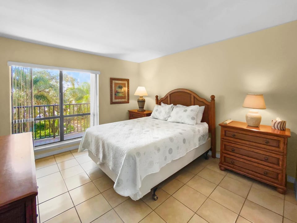 Bay Oaks - E53 House in Siesta Beach