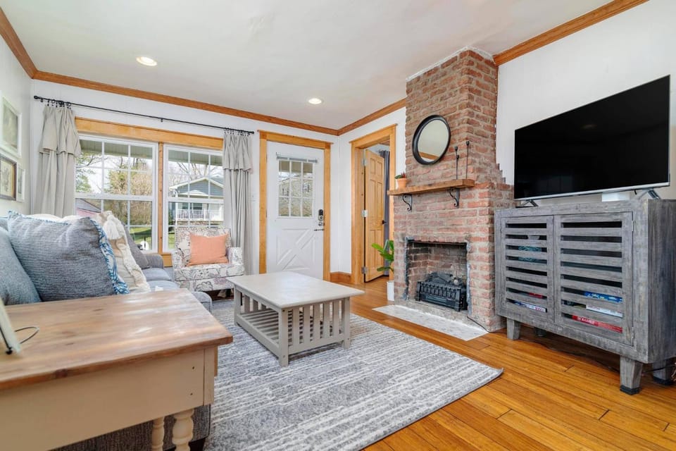 Living room, Decorative detail, Seating area