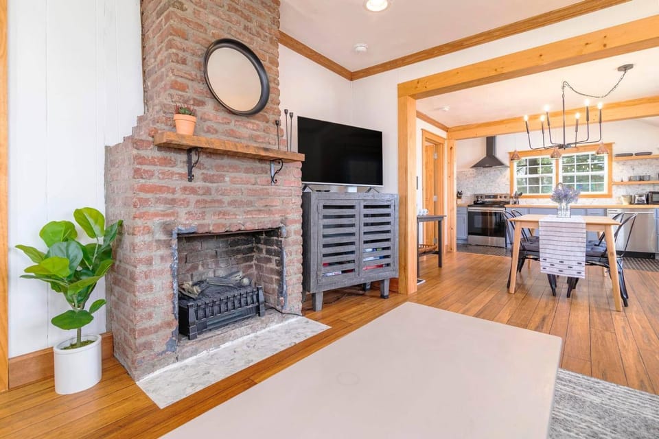 Living room, Decorative detail, fireplace