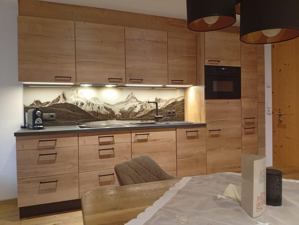 Restaurant/places to eat, Kitchen or kitchenette, kitchen