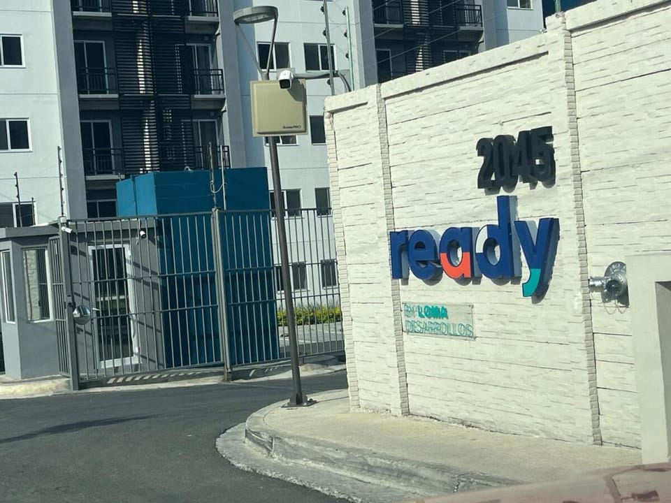Apartment with Pool, gym & parking, up to 6 guests, BBVA stadium area Apartment in Monterrey