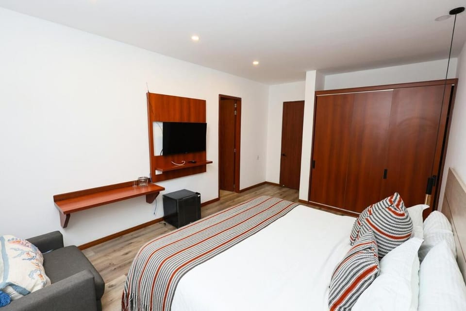 Executive King Suite with Balcony - Casa Pardo 3-3 Apartment in Bogota