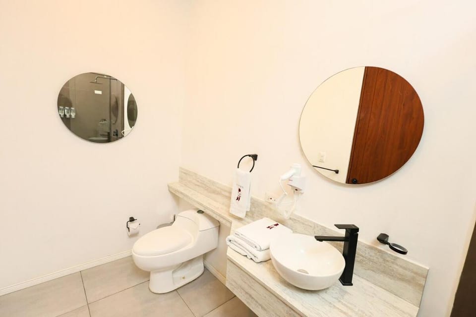 Executive King Suite with Balcony - Casa Pardo 3-3 Apartment in Bogota