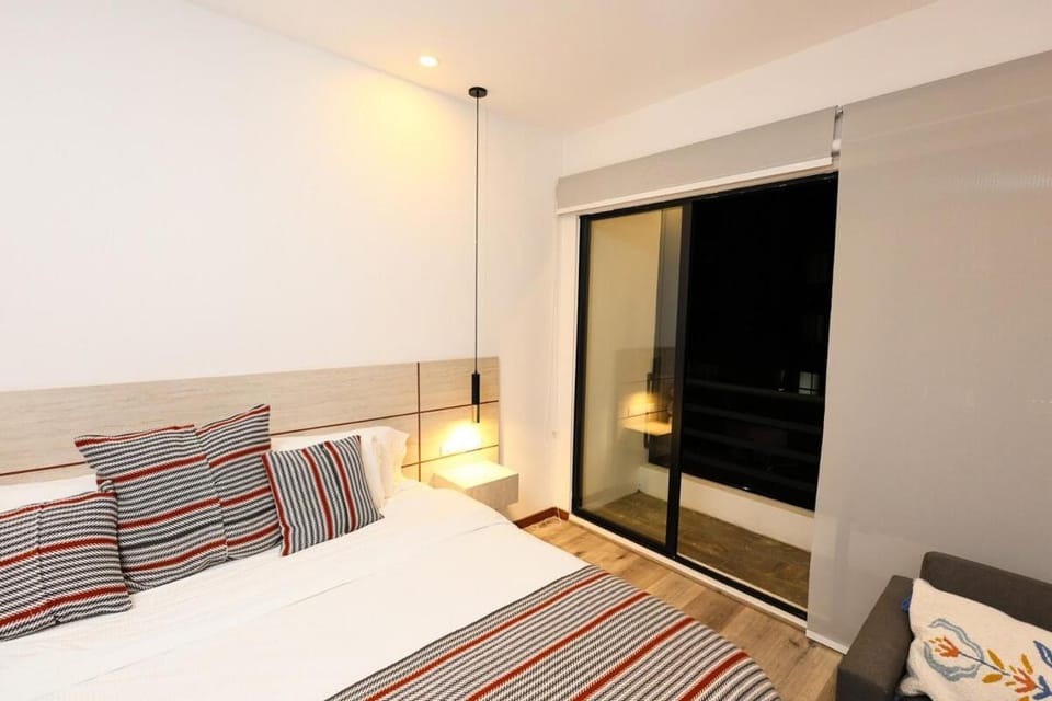 Executive King Suite with Balcony - Casa Pardo 3-3 Apartment in Bogota
