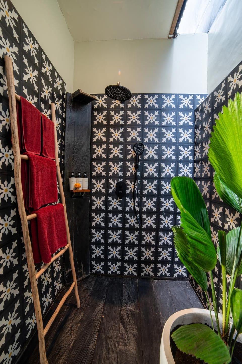 Shower, Bathroom, Decorative detail, Open Air Bath, towels
