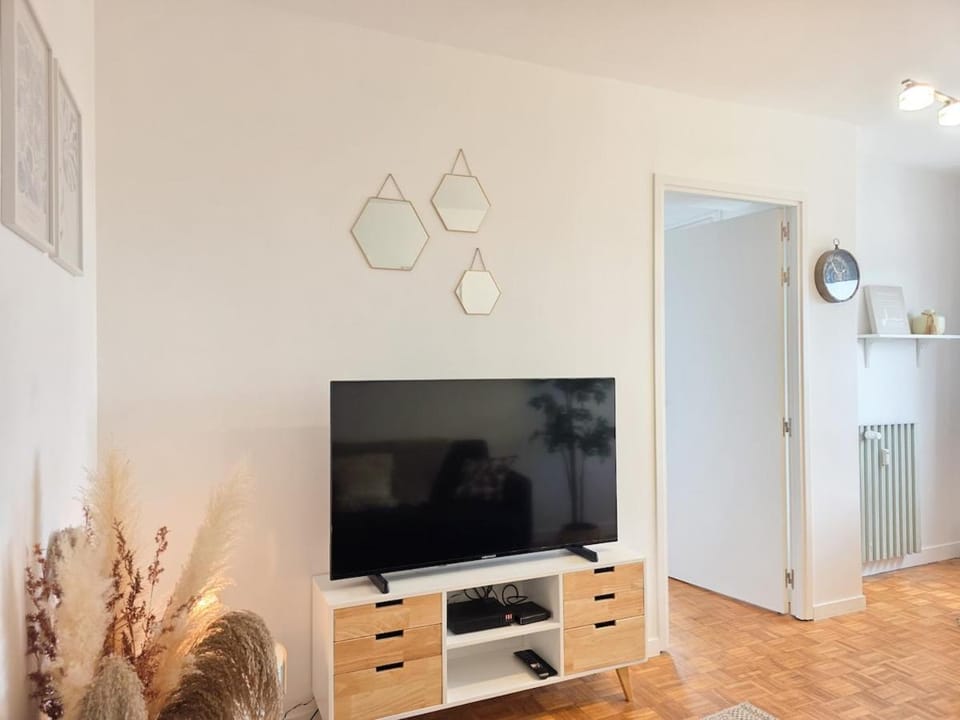 Le Cornouaille - Central, Élégant & 5m Gare Apartment in Brittany